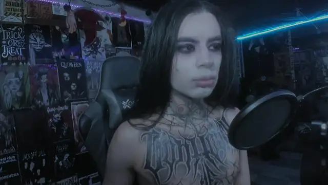 Snapshot of rotten_dreams chatting on March 9, 2025, 9:57 pm rotten dreams online show from March 9, 2025, 9:57 pm