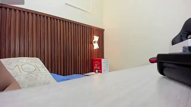 MELINAMARTINS online show from November 13, 2025, 7:40 pm