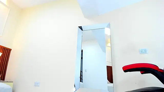 MELINAMARTINS online show from February 18, 2025, 10:47 pm