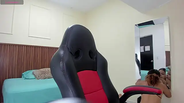 MELINAMARTINS online show from October 4, 2025, 7:15 pm