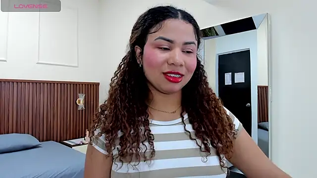 MELINAMARTINS online show from February 28, 2025, 7:56 pm