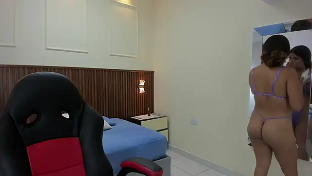 MELINAMARTINS online show from September 12, 2025, 7:57 pm