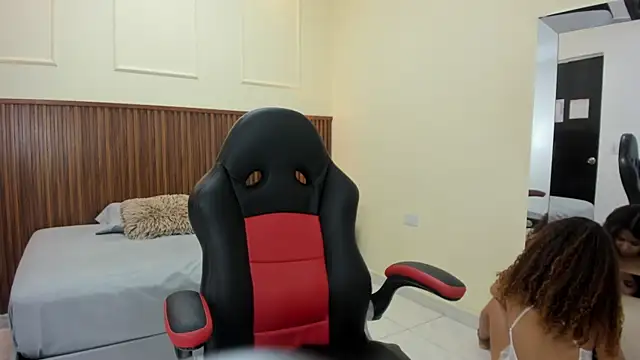 MELINAMARTINS online show from October 2, 2025, 7:28 pm