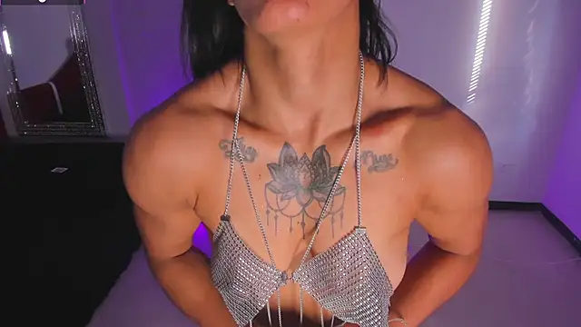 Snapshot of cristal_crossfitx chatting on March 19, 2025, 12:23 pm cristal crossfitx online show from March 19, 2025, 12:23 pm