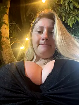 Snapshot of aurora_coldd chatting on September 23, 2025, 12:39 am aurora coldd online show from September 23, 2025, 12:39 am