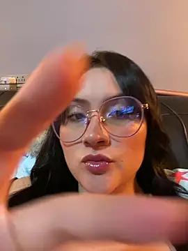 ValentinaOrtiz3 online show from September 19, 2025, 2:04 am