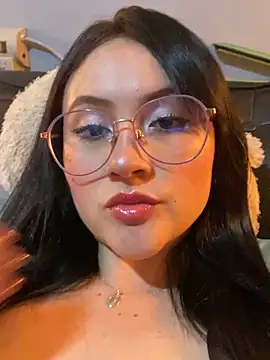 ValentinaOrtiz3 online show from September 29, 2025, 12:28 am