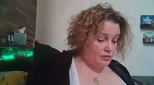 Snapshot of Jezebel888 chatting on February 26, 2025, 4:49 pm Jezebel888 online show from February 26, 2025, 4:49 pm