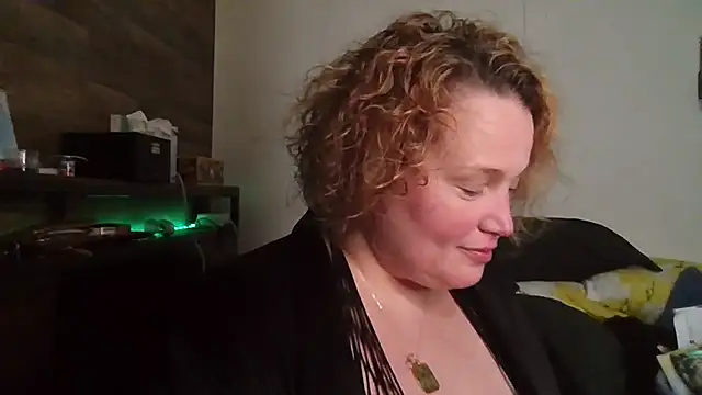 Snapshot of Jezebel888 chatting on March 19, 2025, 1:32 am Jezebel888 online show from March 19, 2025, 1:32 am