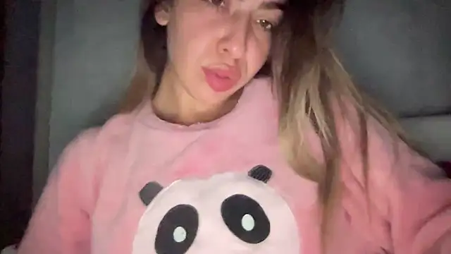 Snapshot of sarrah_rossy chatting on October 27, 2025, 10:33 pm sarrah rossy online show from October 27, 2025, 10:33 pm