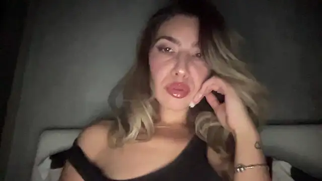 Snapshot of sarrah_rossy chatting on October 17, 2025, 9:49 pm sarrah rossy online show from October 17, 2025, 9:49 pm