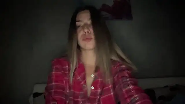 Snapshot of sarrah_rossy chatting on October 7, 2025, 8:43 pm sarrah rossy online show from October 7, 2025, 8:43 pm