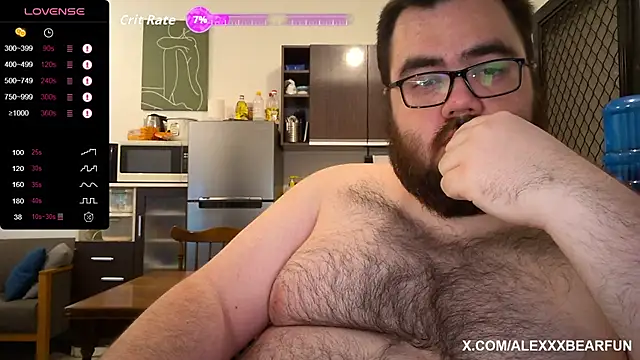 Snapshot of alexxxbear chatting on October 22, 2025, 9:13 pm alexxxbear online show from October 22, 2025, 9:13 pm