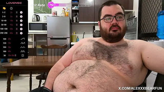 Snapshot of alexxxbear chatting on September 18, 2025, 10:35 pm alexxxbear online show from September 18, 2025, 10:35 pm