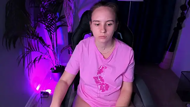 Snapshot of Lika_0ne chatting on October 10, 2025, 11:11 am Lika 0ne online show from October 10, 2025, 11:11 am