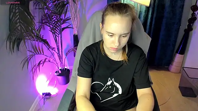 Snapshot of Lika_0ne chatting on October 9, 2025, 12:17 pm Lika 0ne online show from October 9, 2025, 12:17 pm