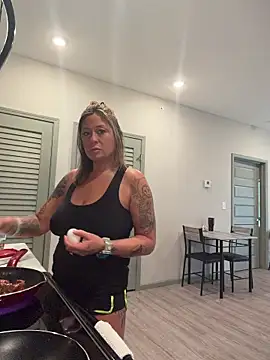 bossyroxy84 online show from March 27, 2026, 5:36 pm