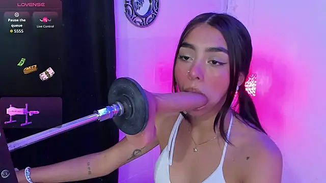 lanna brunette online show from November 17, 2025, 1:48 pm