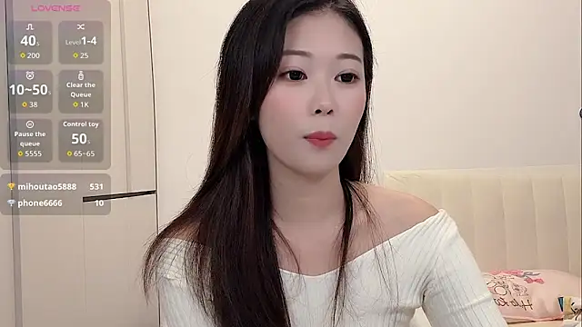 yunyun121 online show from October 14, 2025, 3:01 pm