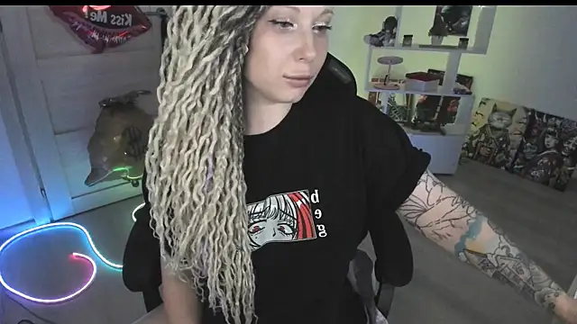HoneySallyMoore online show from July 28, 2026, 7:39 pm