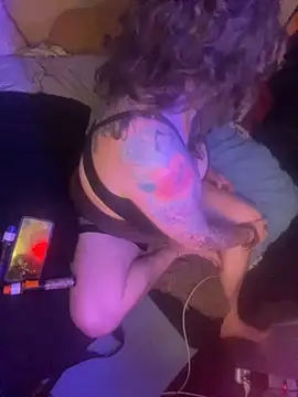 favoritestepsis online show from November 28, 2025, 3:50 am