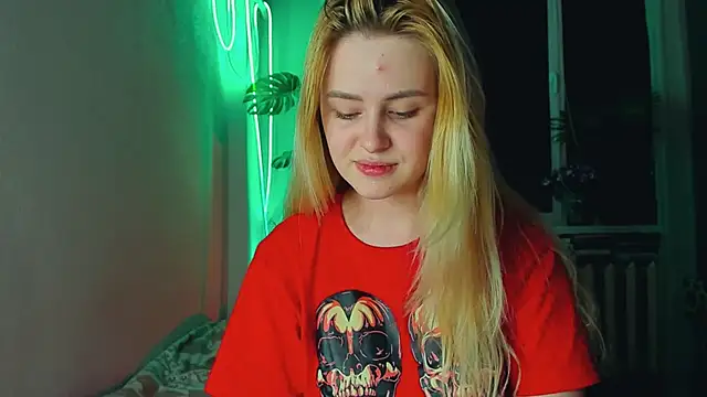 Alexa Pirs online show from March 6, 2025, 10:15 pm