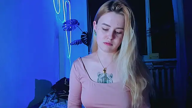 Alexa Pirs online show from March 11, 2025, 5:24 pm