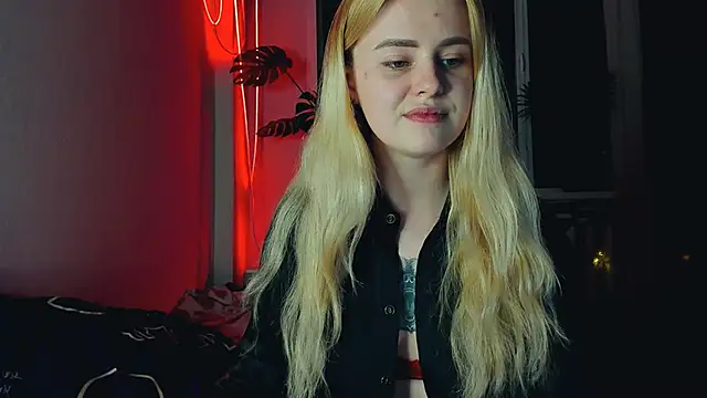 Alexa Pirs online show from March 7, 2025, 8:44 pm