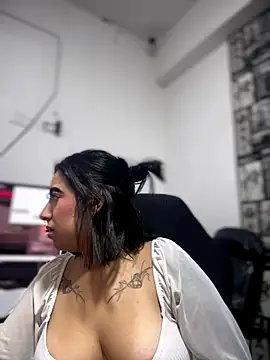 Scarlett-LS online show from November 5, 2025, 2:03 am