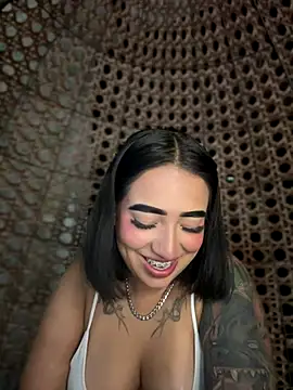 Snapshot of Scarlett-LS chatting on October 2, 2025, 1:20 am Scarlett-LS online show from October 2, 2025, 1:20 am