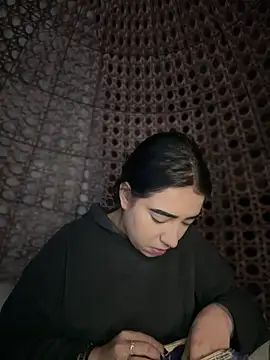 Snapshot of Scarlett-LS chatting on October 24, 2025, 4:11 am Scarlett-LS online show from October 24, 2025, 4:11 am