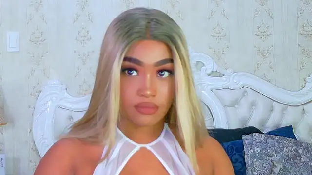 Snapshot of TianahGlow chatting on October 8, 2025, 8:09 pm TianahGlow online show from October 8, 2025, 8:09 pm