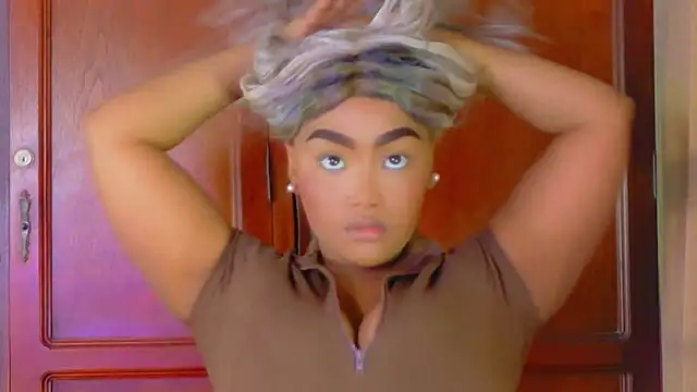 Snapshot of TianahGlow chatting on October 1, 2025, 8:57 pm TianahGlow online show from October 1, 2025, 8:57 pm