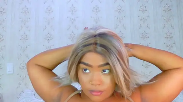 Snapshot of TianahGlow chatting on September 24, 2025, 8:15 pm TianahGlow online show from September 24, 2025, 8:15 pm