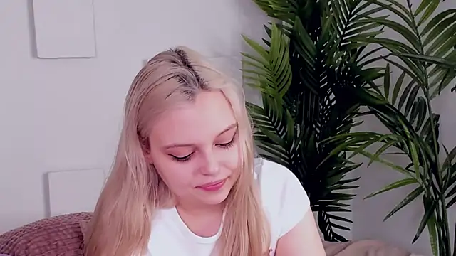 Snapshot of CLAIRE_VOGT chatting on March 5, 2025, 5:08 pm CLAIRE VOGT online show from March 5, 2025, 5:08 pm