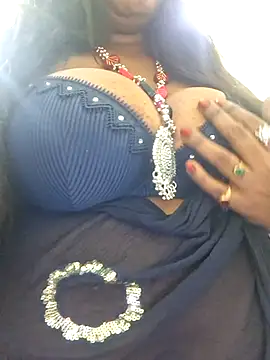 Snapshot of SX-JUHI chatting on October 4, 2025, 1:56 pm SX-JUHI online show from October 4, 2025, 1:56 pm