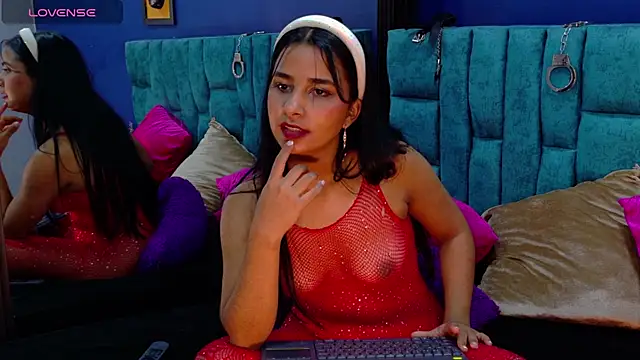 MariamLaraa online show from February 26, 2025, 9:20 pm