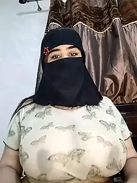 Snapshot of Maraamm chatting on October 26, 2025, 8:42 pm Maraamm online show from October 26, 2025, 8:42 pm