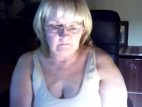 Snapshot of Violet5364 chatting on November 7, 2025, 8:02 pm Violet5364 online show from November 7, 2025, 8:02 pm