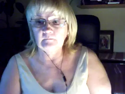 Snapshot of Violet5364 chatting on November 9, 2025, 4:11 pm Violet5364 online show from November 9, 2025, 4:11 pm