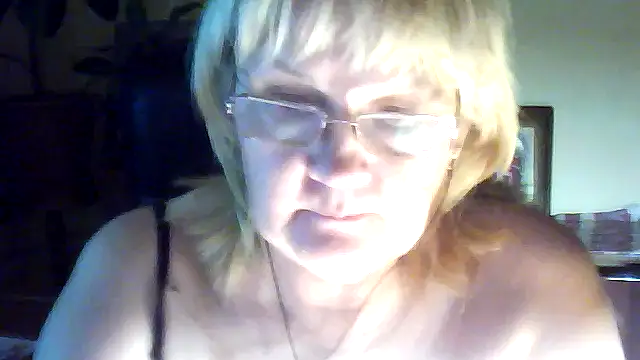 Snapshot of Violet5364 chatting on November 13, 2025, 8:35 pm Violet5364 online show from November 13, 2025, 8:35 pm