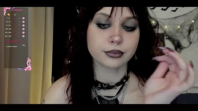 marynixoxo online show from October 31, 2025, 9:28 am