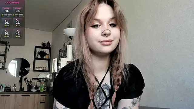 marynixoxo online show from March 22, 2025, 7:25 am