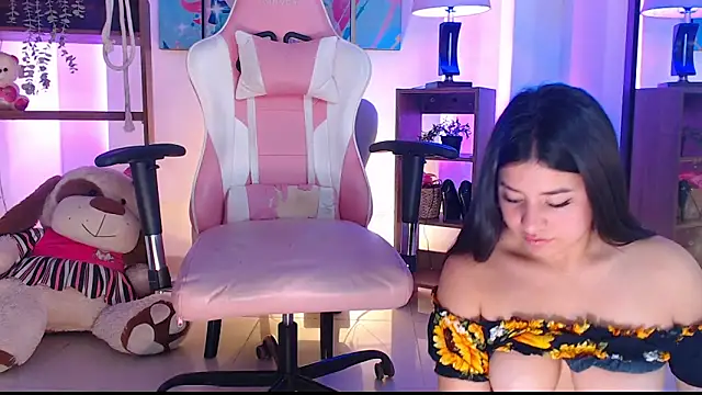 Snapshot of emily_jewell1 chatting on October 2, 2025, 10:51 am emily jewell1 online show from October 2, 2025, 10:51 am