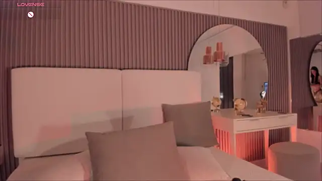 Giselle royy online show from October 5, 2025, 8:43 pm