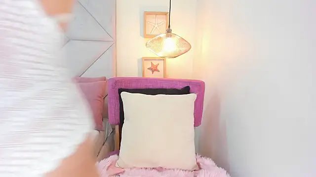 liaacooper  online show from March 5, 2025, 11:49 am