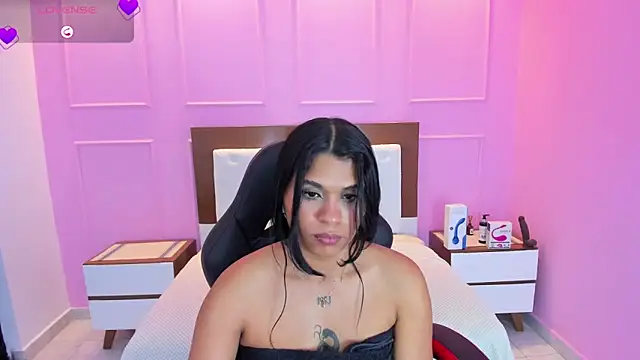 LINDSAY MARIN2 online show from March 17, 2025, 3:18 pm