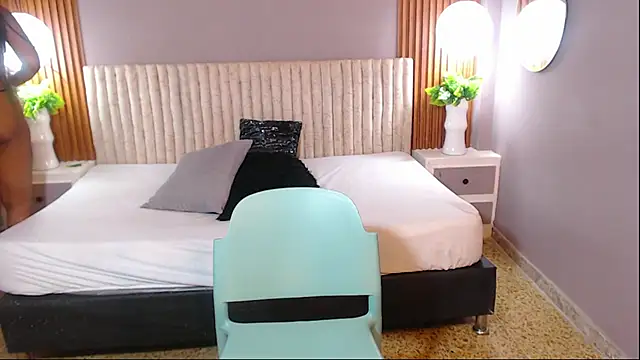 Snapshot of TianaSky chatting on September 30, 2025, 8:48 pm TianaSky online show from September 30, 2025, 8:48 pm