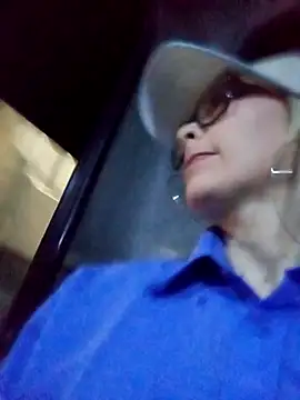 Snapshot of CandieGilson__ chatting on October 16, 2025, 10:34 am CandieGilson online show from October 16, 2025, 10:34 am