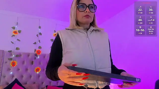 Snapshot of CandieGilson__ chatting on October 8, 2025, 11:34 am CandieGilson online show from October 8, 2025, 11:34 am